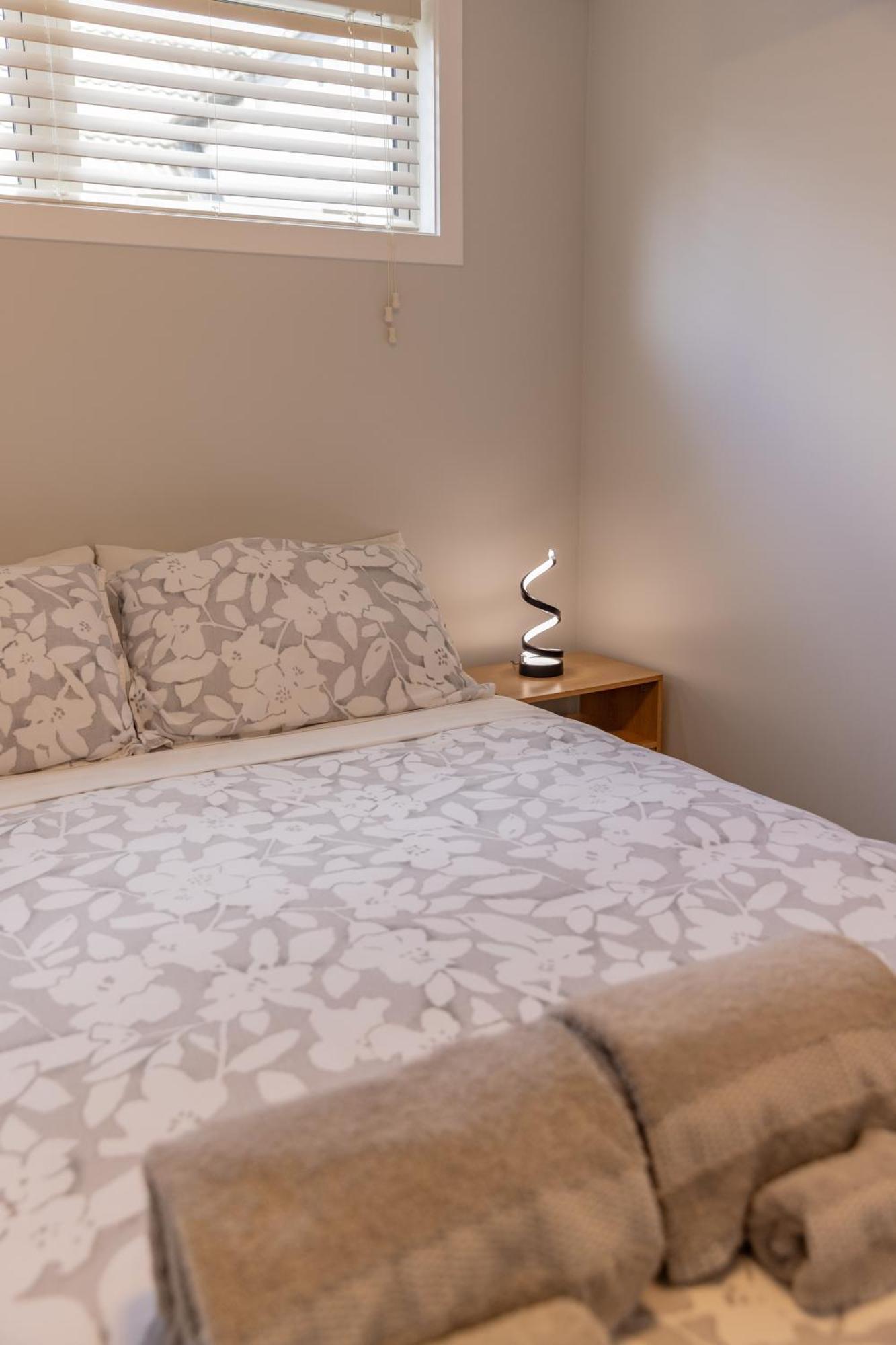 Back Garden Flat With Free On Street Parking And Fiber Wifi - 15 Mins To Ferry, Stadium, Cbd 惠灵顿 外观 照片