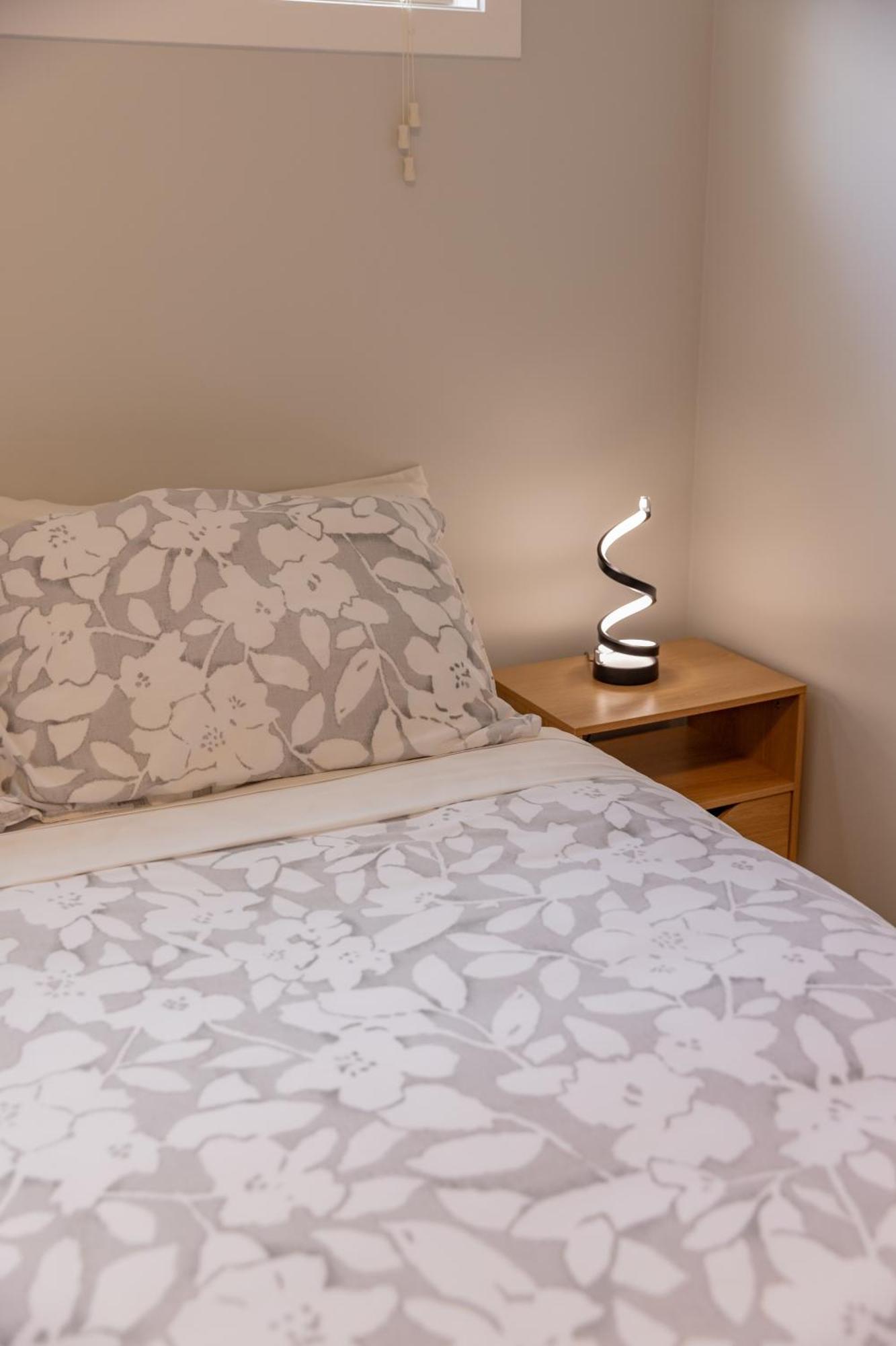 Back Garden Flat With Free On Street Parking And Fiber Wifi - 15 Mins To Ferry, Stadium, Cbd 惠灵顿 外观 照片